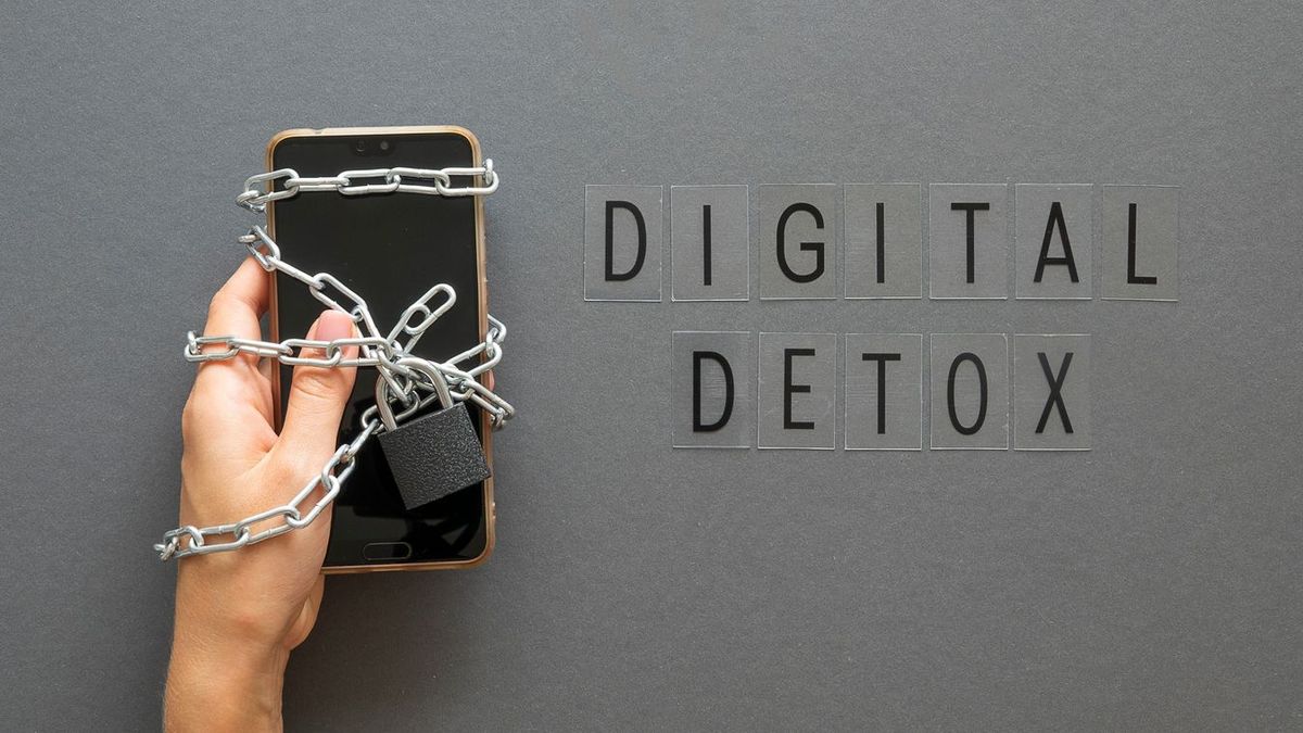 A digitális detox vagy digitális méregtelenítés egy olyan gyakorlat, amelyben az egyén időszakosan vagy ideiglenesen korlátozza vagy megszünteti a digitális eszközök és technológiai platformok használatát