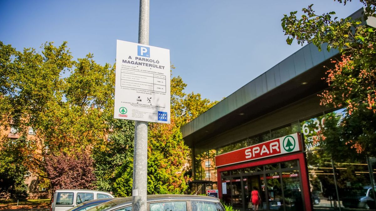 Zaklató riogatta a vásárlókat Pápán