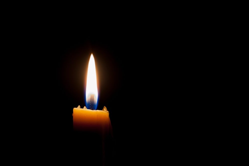 Candle,Flame,In,The,Dark,Room
gyász