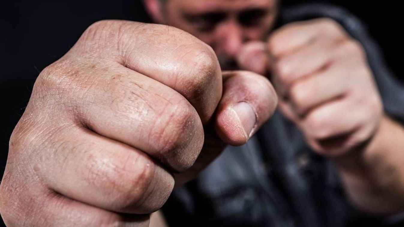 Életveszélyes testi sértést okozott egy pápai férfi