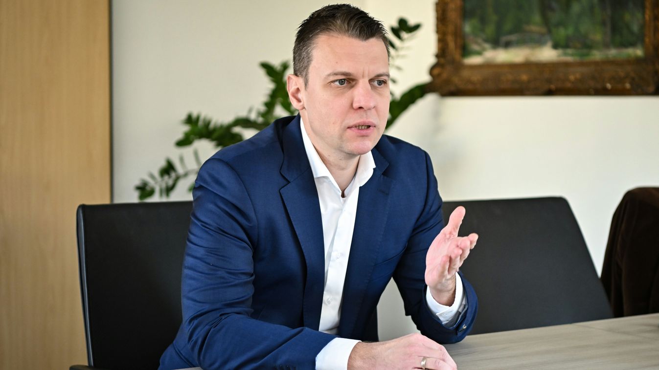 Menczer Tamás: ha Ukrajnát felveszik az EU-ba, a 13. havi nyugdíjnak kampó (videó)