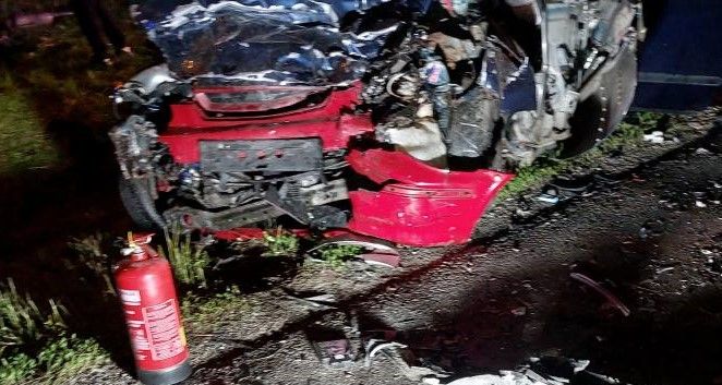 Baleset történt szombaton este Bakonypéterd közelében, két személyautó ütközött össze. Egy fiatal gici lány is életét vesztette. 