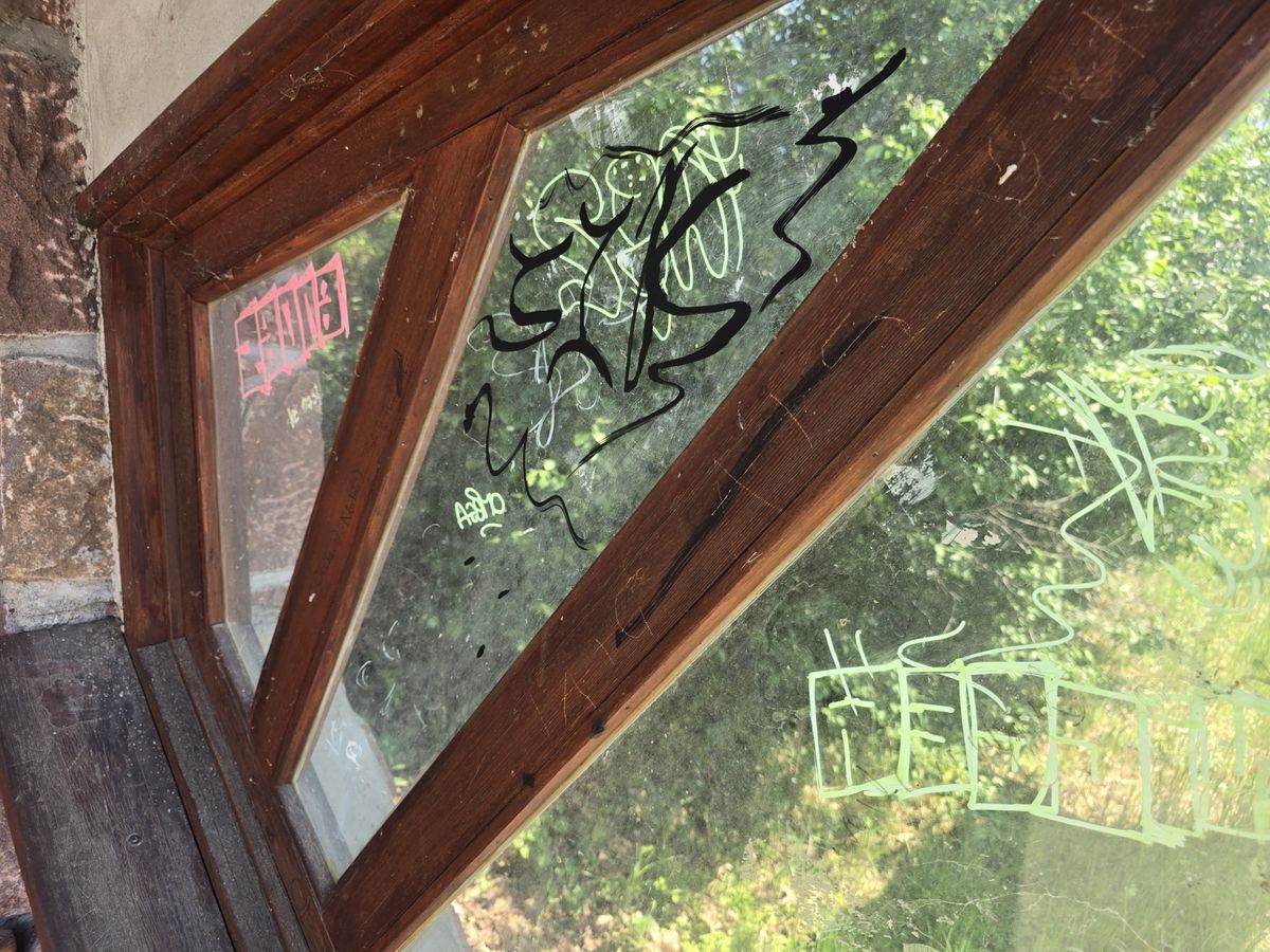 A graffitik csúfítják a településképet