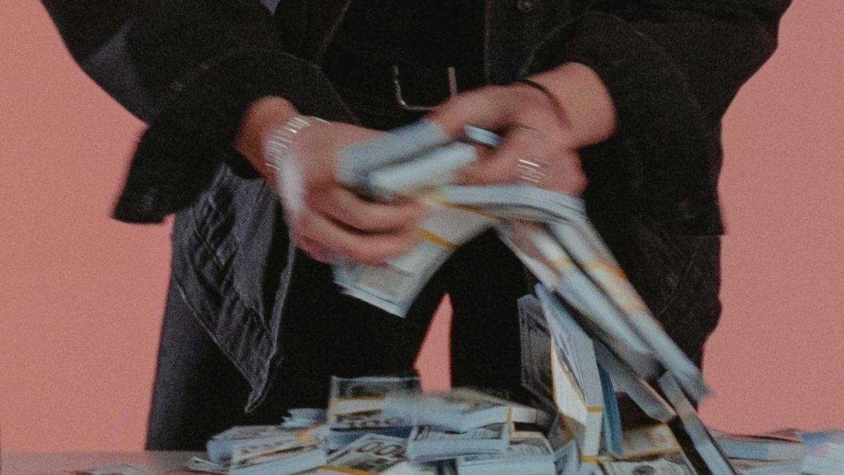 Csalás: Gépjárműalkatrészekkel csalta ki a pénzt