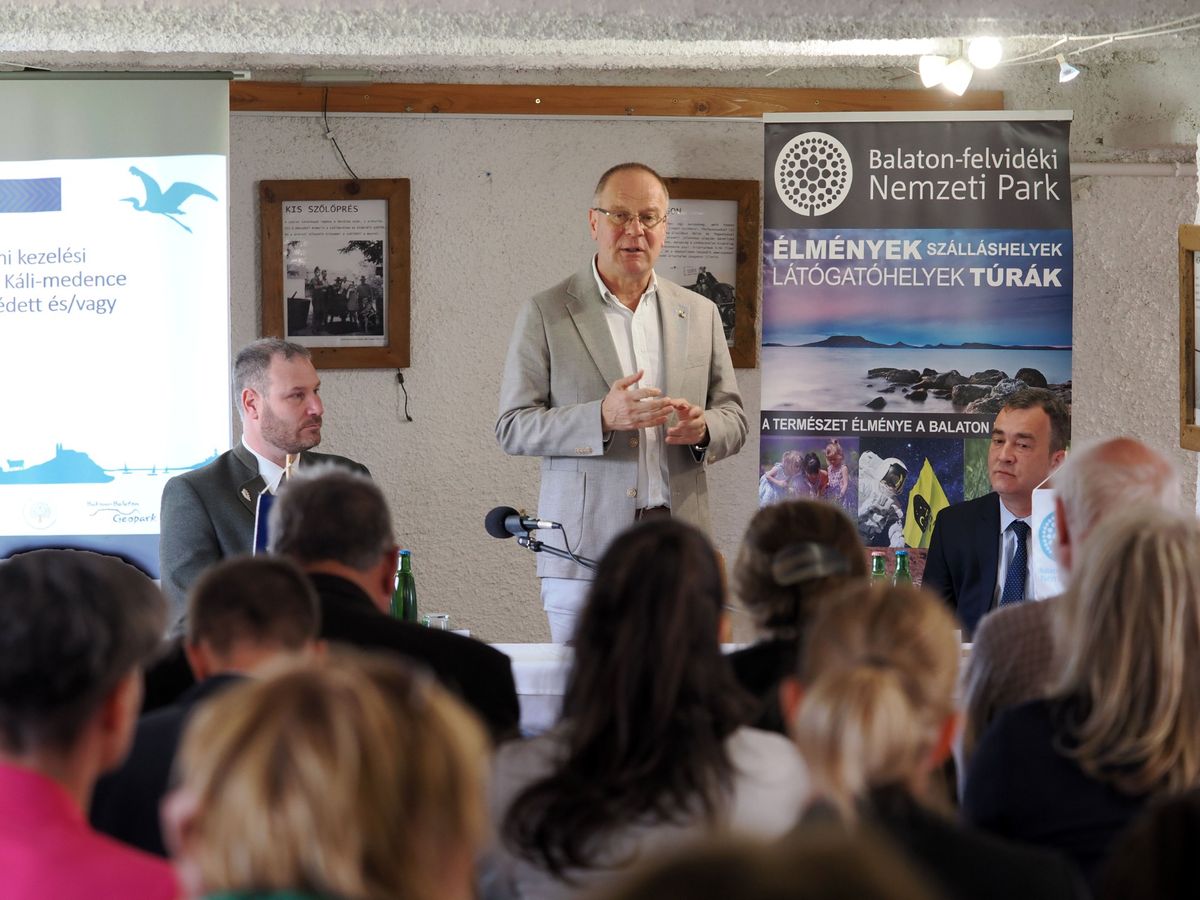 Dr. Navracsics Tibor az őshonos háziállatfajták tartásának fontosságáról beszélt