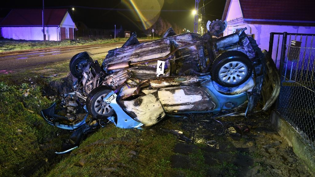 A súlyos közlekedési balesetben a 24 éves nő a helyszínen életét veszítette