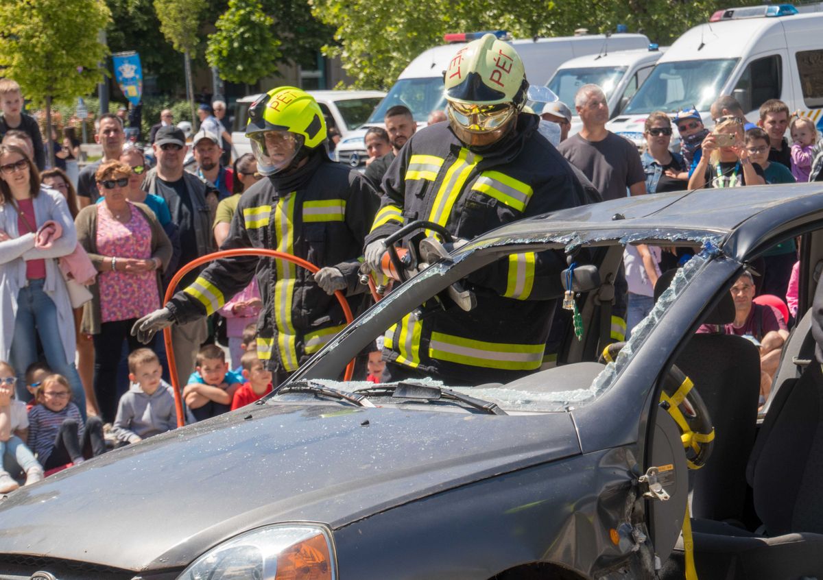 A legnagyobb látványosság a délutáni roncsvágás volt Fotó: Szabó Péter Dániel/Napló