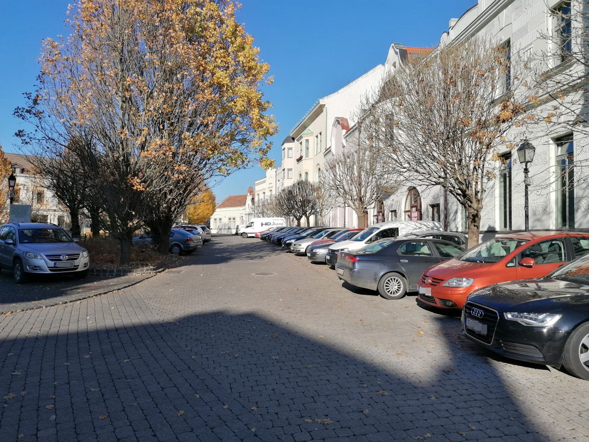 Az Óváros téri fizető parkoló teljes területét lezárják