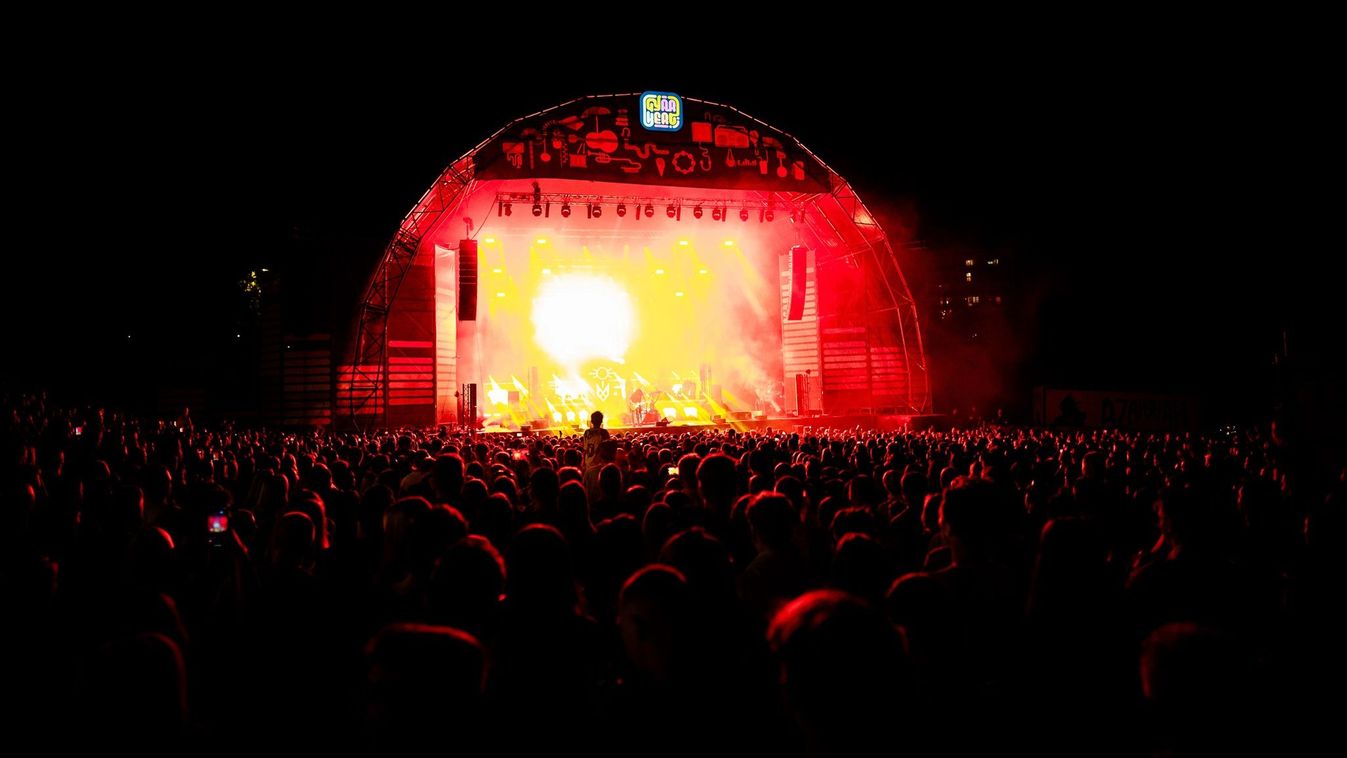 A nyár csúcspontja lehet ez a két koncert – új nevek a Gyárkertben!