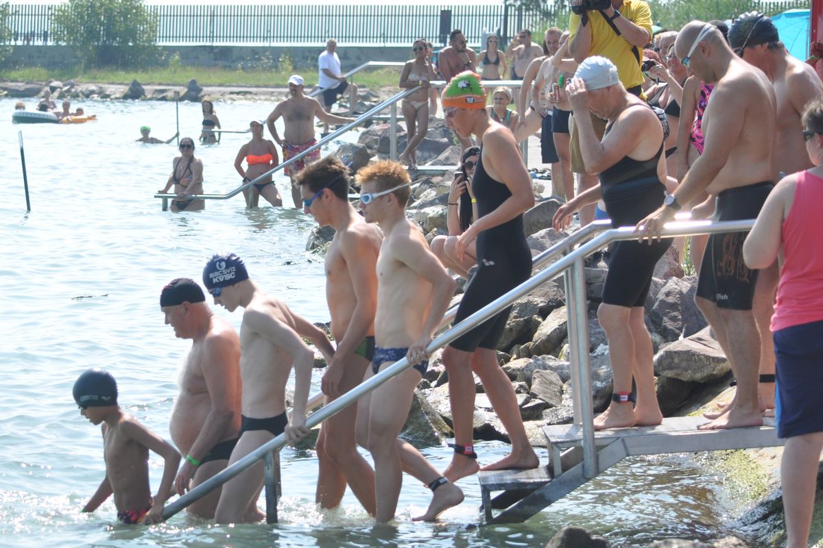 Legutóbb tíz évvel ezelőtt rendezték meg a Tihany és Balatonfüred közötti Öbölátúszást, amely nem a terveknek megfelelően sikerült, csaknem botrányba fulladt.