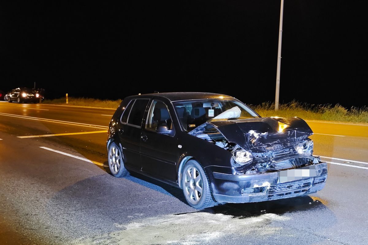Az autó totálkárosra tört a balesetben.