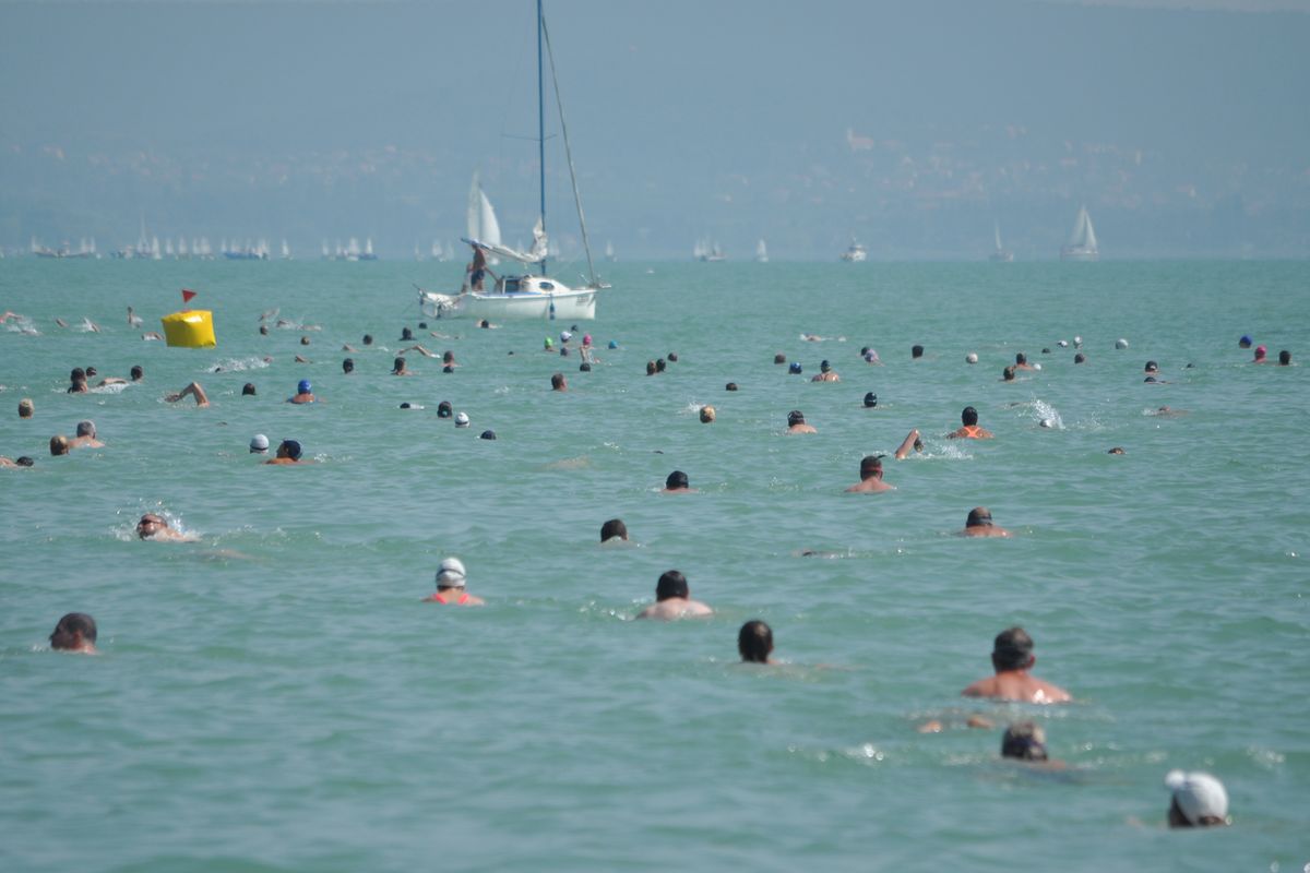 Az eredetileg kiírt első időpontban tartják meg a 10 év után visszatérő, Tihany és Balatonfüred közötti, Öbölátúszást.
