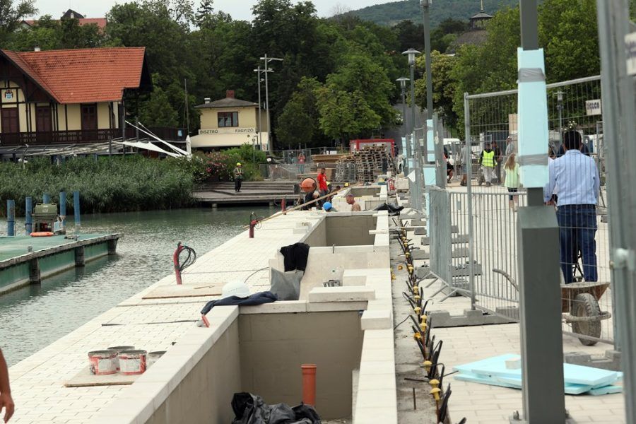 A balatonfüredi móló teljes megújulása a célegyenesben Forrás: balatonfured.hu