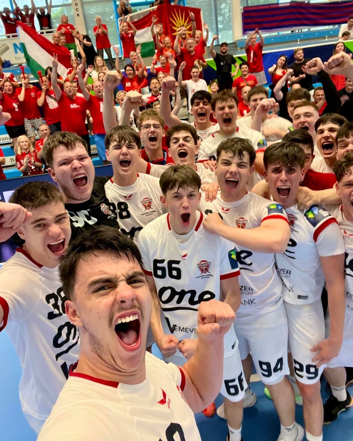 A Barcelonát megverve jutott fináléba a veszprémi kézilabdacsapat a a Youth Club Trophy elnevezésű sorozatban. A döntőt Kölnben játsszák.