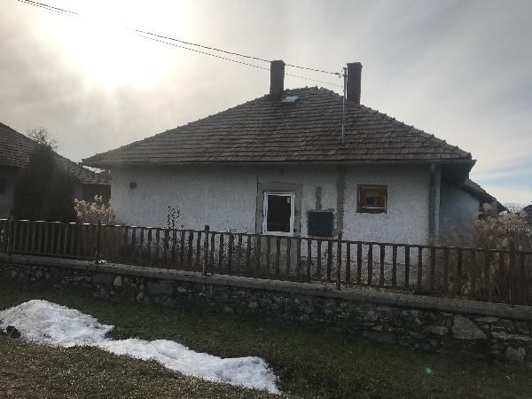 Ingatlanárverés Veszprém vármegyében, Ajkán