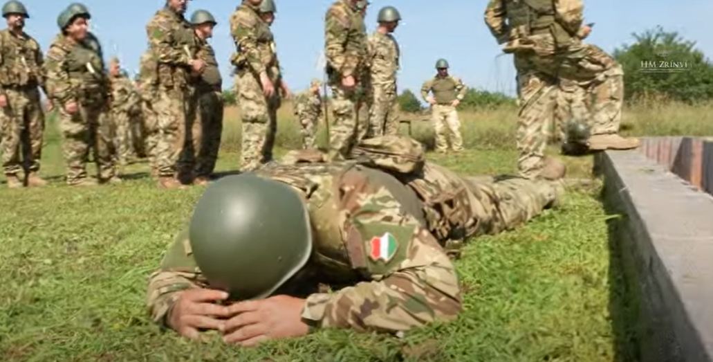 Kézigránát gyakorlaton a Magyar Honvédség katonái