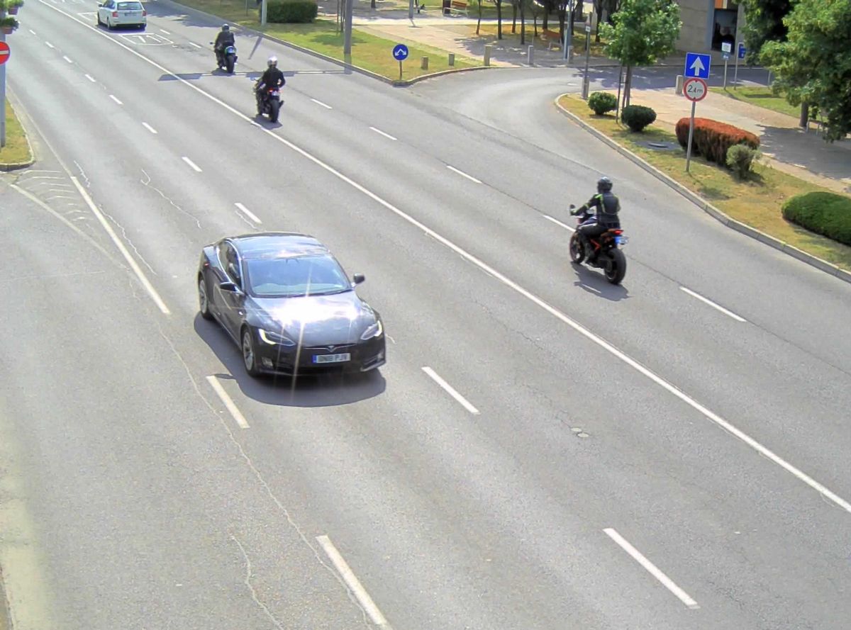 Garázdaság az úttesten: A motoros nem fogta vissza magát.