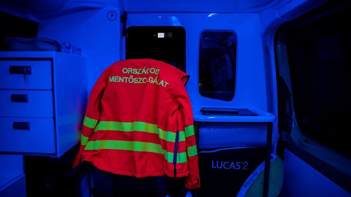 Őrjöngött, majd rátámadt a mentőkre egy zavartan viselkedő beteg