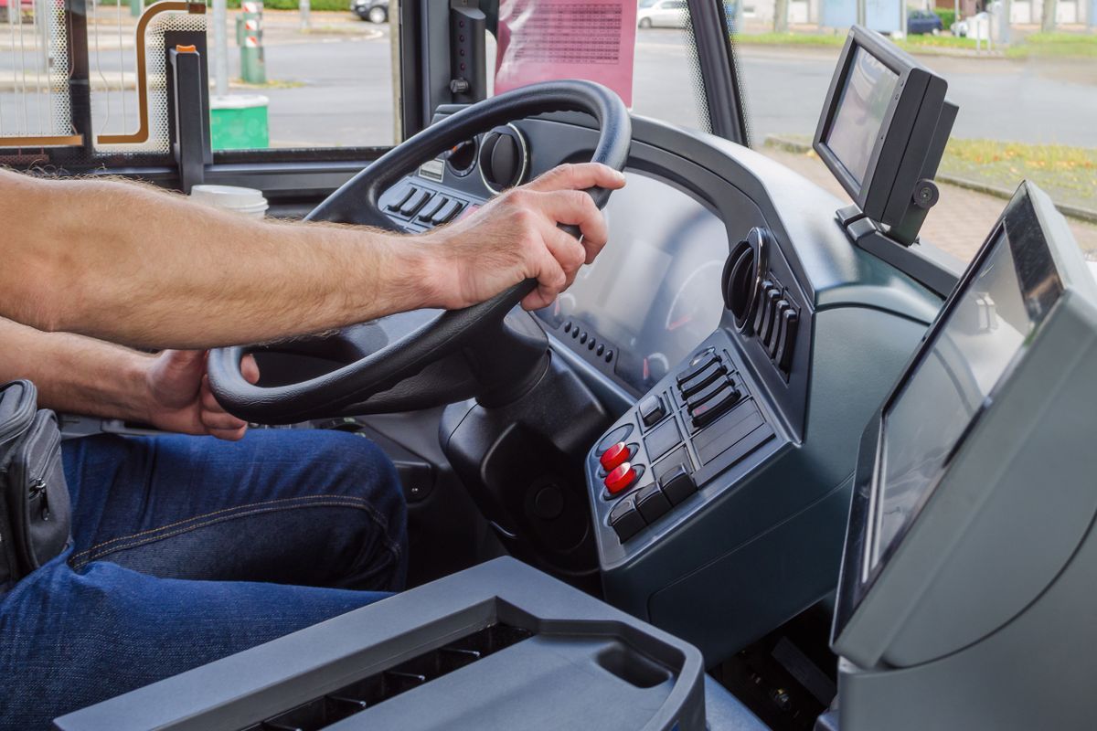 Az ittas buszsofőr több mint 20 gyereket szállított.