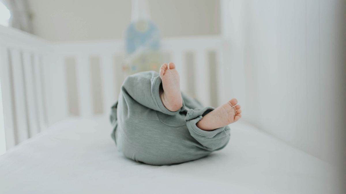 Idegesítette gyermeke sírása, súlyosan bántalmazta kéthetes csecsemőjét a szívtelen anya