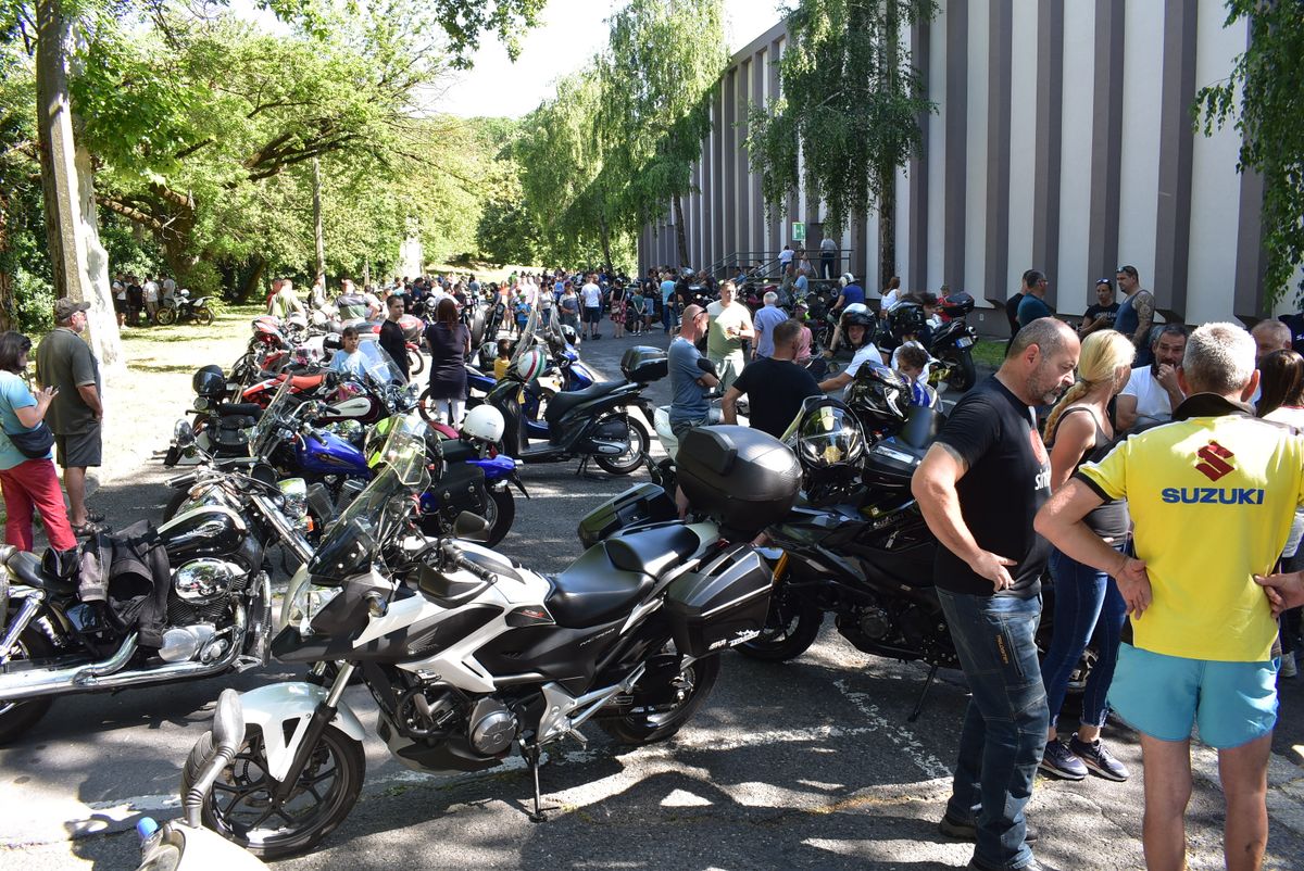 Motoros találkozó - Több mint kétszáz jármű vonult fel a Játékfesztiválon