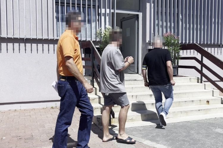 Erőszakosan viselkedett két nővel szemben