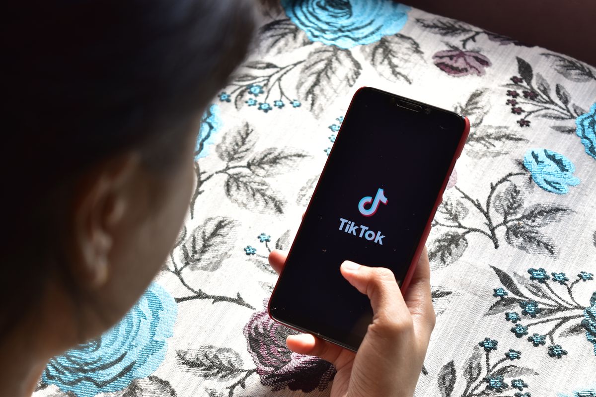 New,Delhi,,India,-,9,November,2019:,Girl,Using,Tiktok