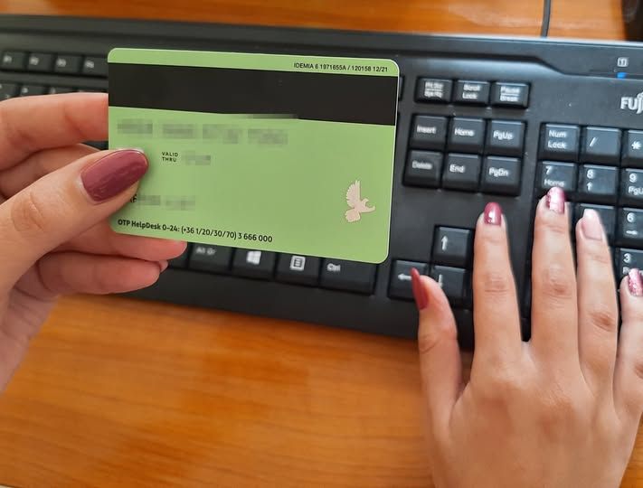 Online csalás áldozata lett egy veszprémi nő