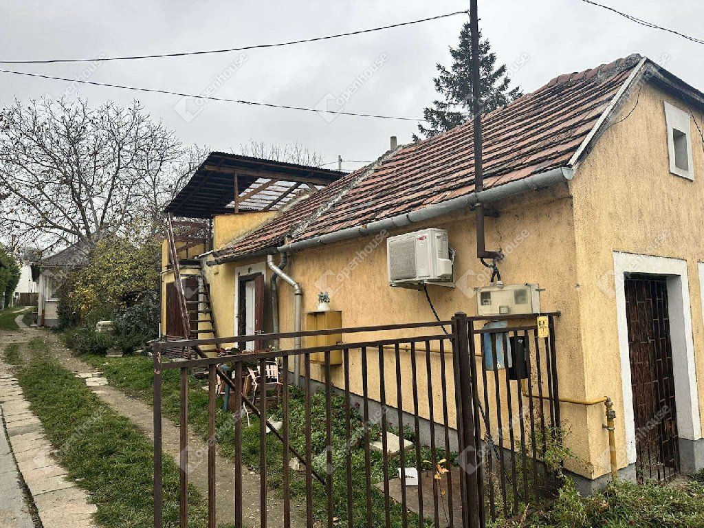 A balatonfüredi ingatlanból csodálatos panoráma nyílik a Balatonra