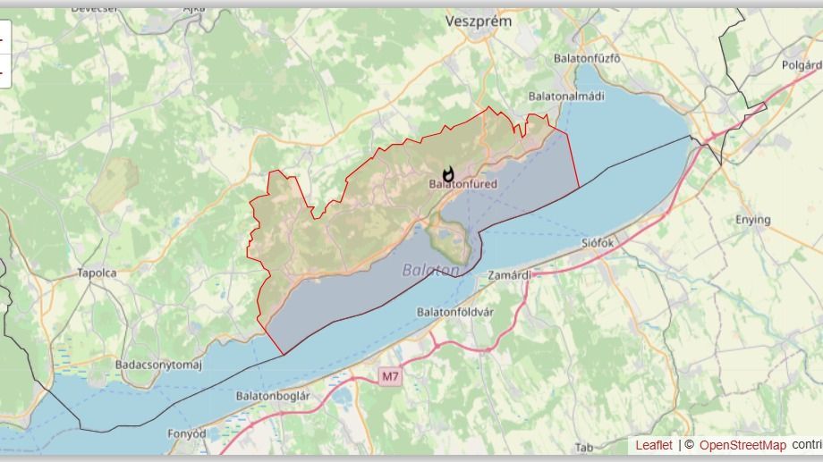 Balatonfüred: két gépkocsi üközött, az egyik kigyulladt
