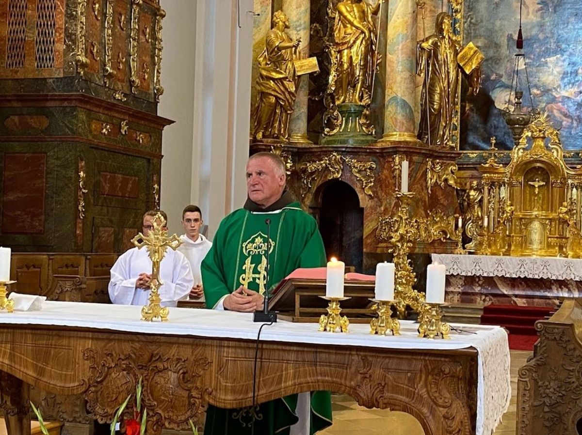 Csaba testvér idén nyáron is a zirci apátság bazilikájában tart szentmisét.