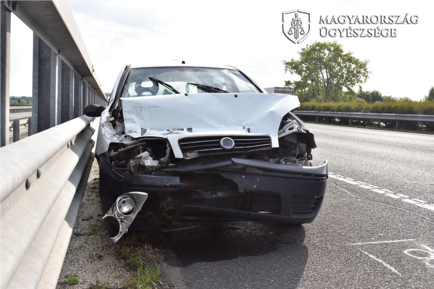 A sofőr a sávváltás során elmulasztotta a kellő körültekintést, aminek halálos baleset lett a vége