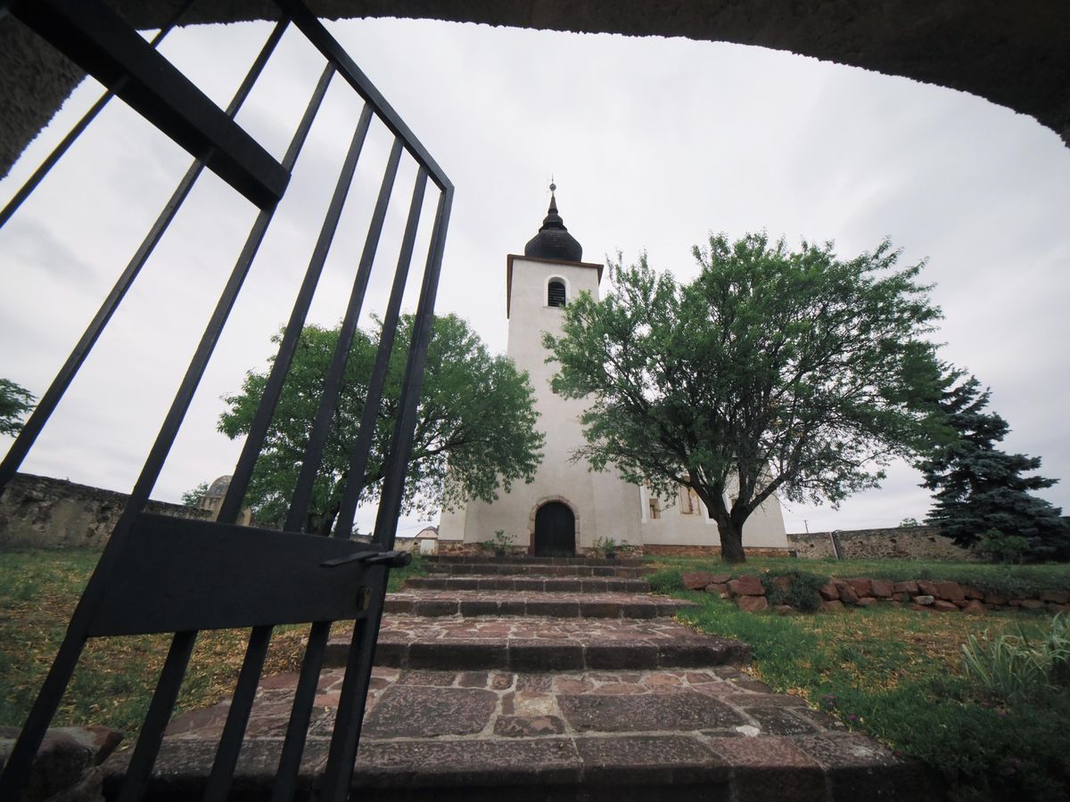 Augusztus 2-án templomi körséta indul Balatonalmádiban