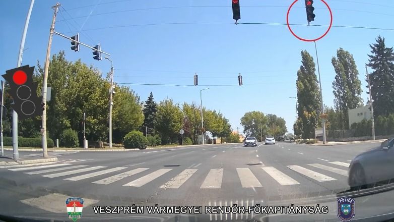 Áthajtott a piroson, szabálytalanul kanyarodott