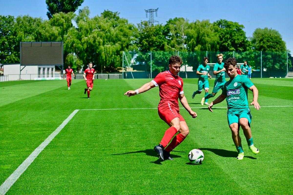 Az NB III-ban szereplő Sopront látta vendégül az FC Ajka NB II-es labdarúgócsapata. A felkészülési mérkőzés hét gólt és hazai sikert hozott.