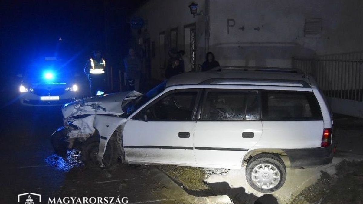 Berúgott, elkötötte anyja autóját és villanyoszlopnak hajtva áramszünetet okozott egy szülinapos fiatal