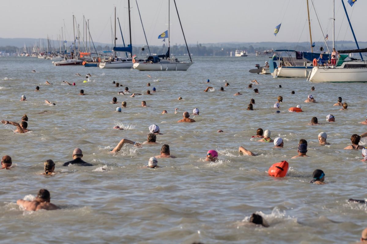 Elhalasztják ismét a Balaton-átúszást
