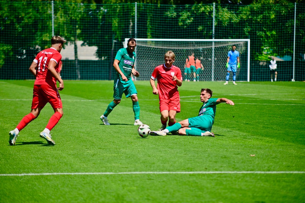 Egy régi nagy rivális otthonában játszott felkészülési találkozót FC Ajka NB II-es labdarúgócsapata, amely több játékos szerződtetését is bejelentette.