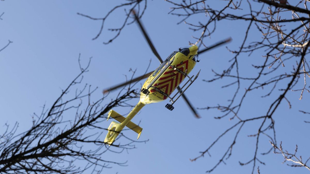 Mentőhelikoptert riasztottak egy hegyoldalról lezuhant férfihoz