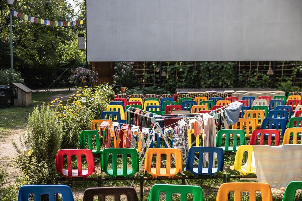 kertmozi Balaton északi partján nyári éjszakán szabadtéri filmvetítés Forrás: bestofbalaton.hu