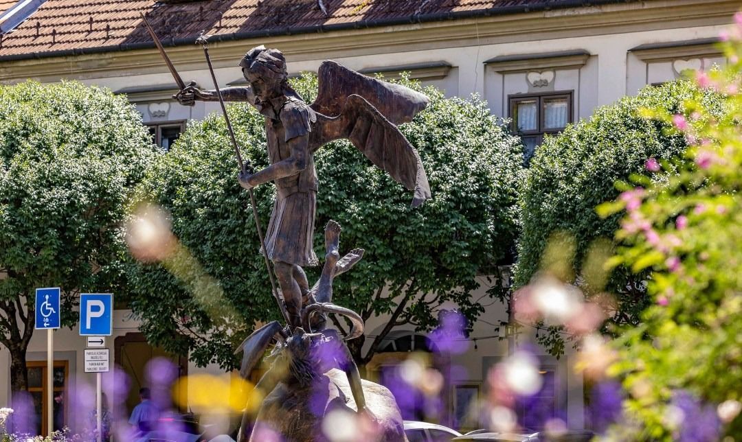 Júliusban rengeteg veszprémi program vár: Rozé, Rizling & Jazz Fesztivál, Veszprémfest, Utcazene Fesztivál és sok más izgalmas esemény. Ne maradj le! Forrás: Facebook