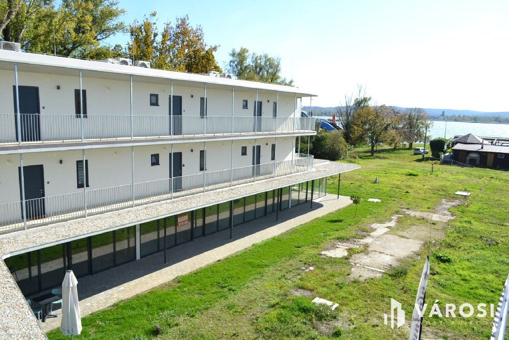 Balaton-parti ingatlan csodálatos kilátással a magyar tengerre