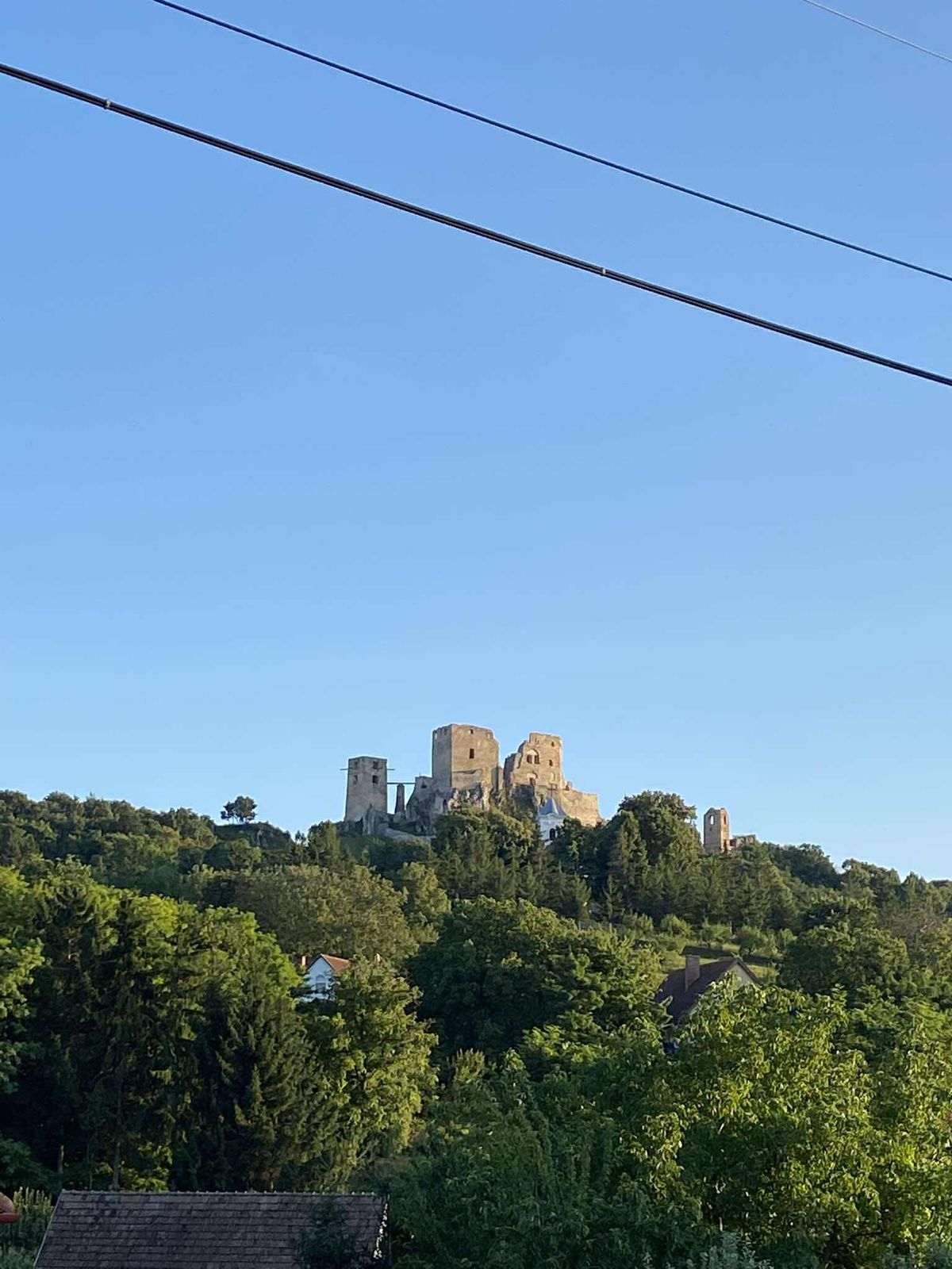 Eladó várpanoráma a Bakonyban, cseszneki házzal