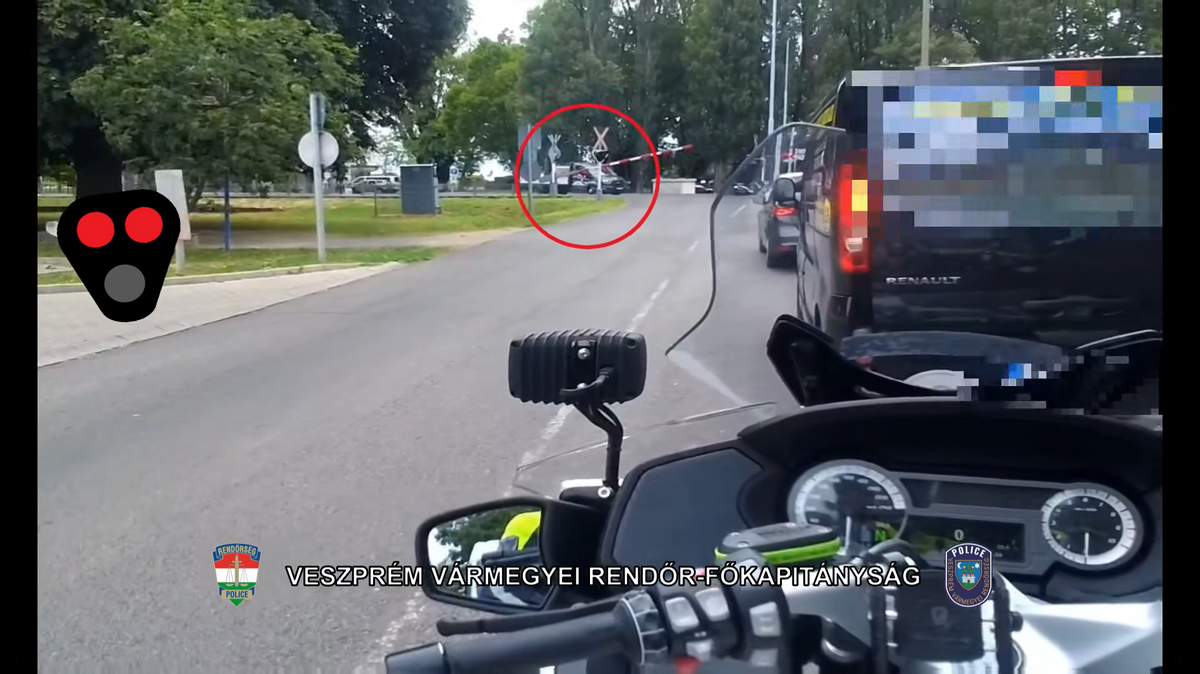 A tilos jelzését figyelmen kívül hagyva ment át a síneket ez a sofőr