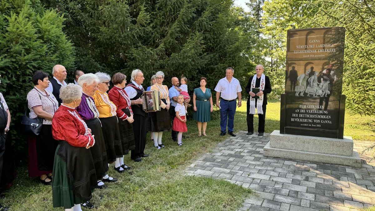 Nemzetiségi nap Gannán koszorúzással, sváb bállal