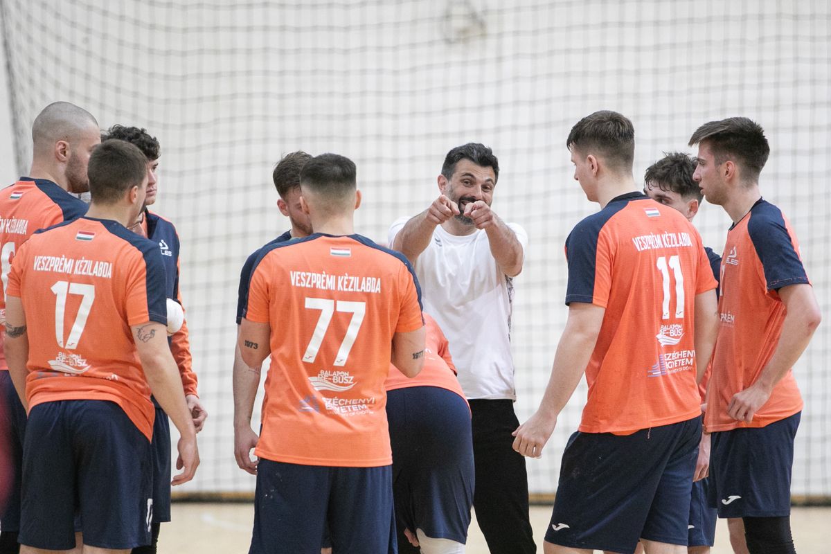 Éles József csapata, a Veszprémi KKFT mégis indulhat a kézilabda NB I/B-ben, ám a klub a nehéz anyagi helyzet miatt egyelőre nem döntött a folytatásról.