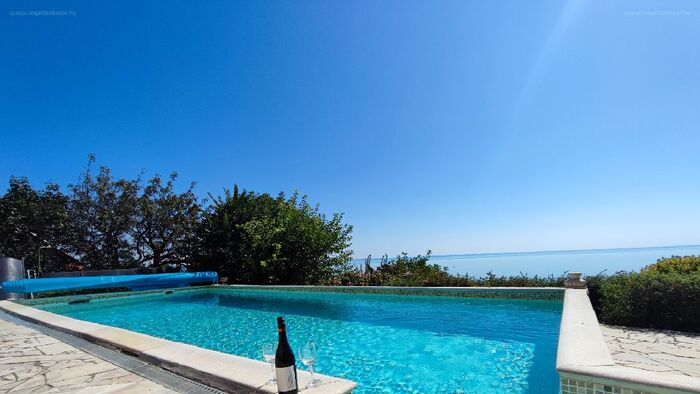 Mediterrán elegancia a Balaton felett – lélegzetelállító panorámával