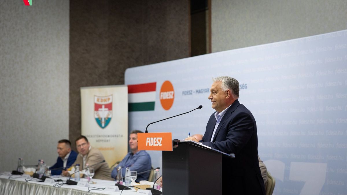 Orbán Viktor a kihelyezett frakcióülésen mondott beszédet