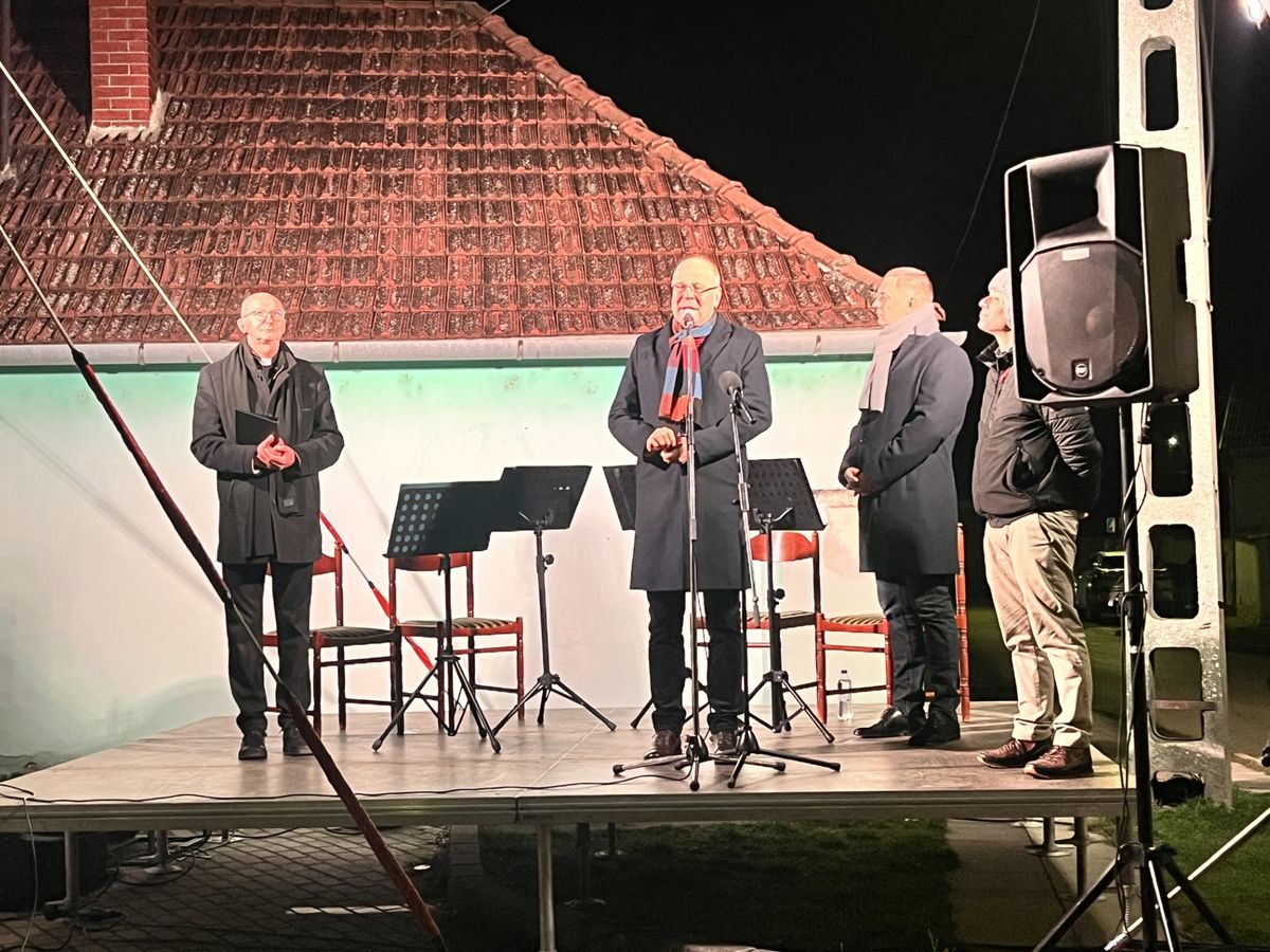 A tapolcai rendezvény központi látványossága a különleges hordós karácsonyfa volt, amely sokakat vonzott Fotó: Seres Elizabeth