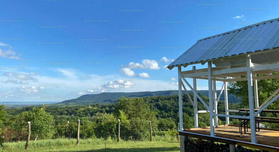 Ez az örökpanorámás ingatlan a Balaton-felvidék egyik legszebb pontjáról kínál lenyűgöző kilátást Fotó: ingatlan.com